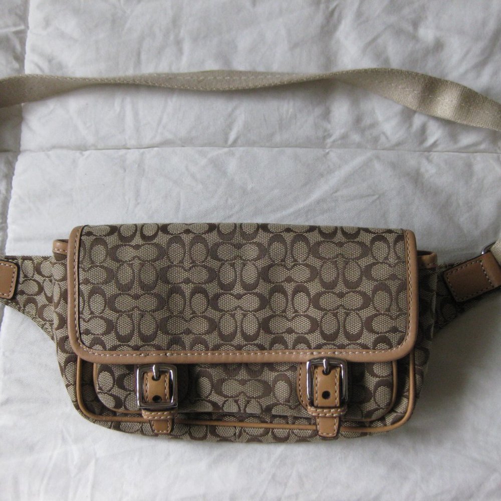 Like-New Coach Fanny Pack Style